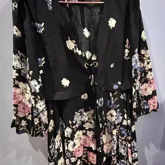 Jodifl black top with flowers size L - Picture 3 of 11